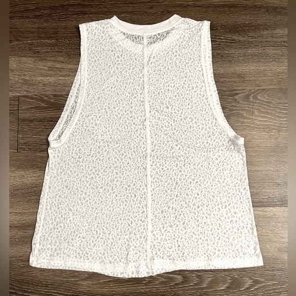 SOLD Lululemon Timeless Classic Tank in Polar Shift Veil White Size 10 - Picture 6 of 7